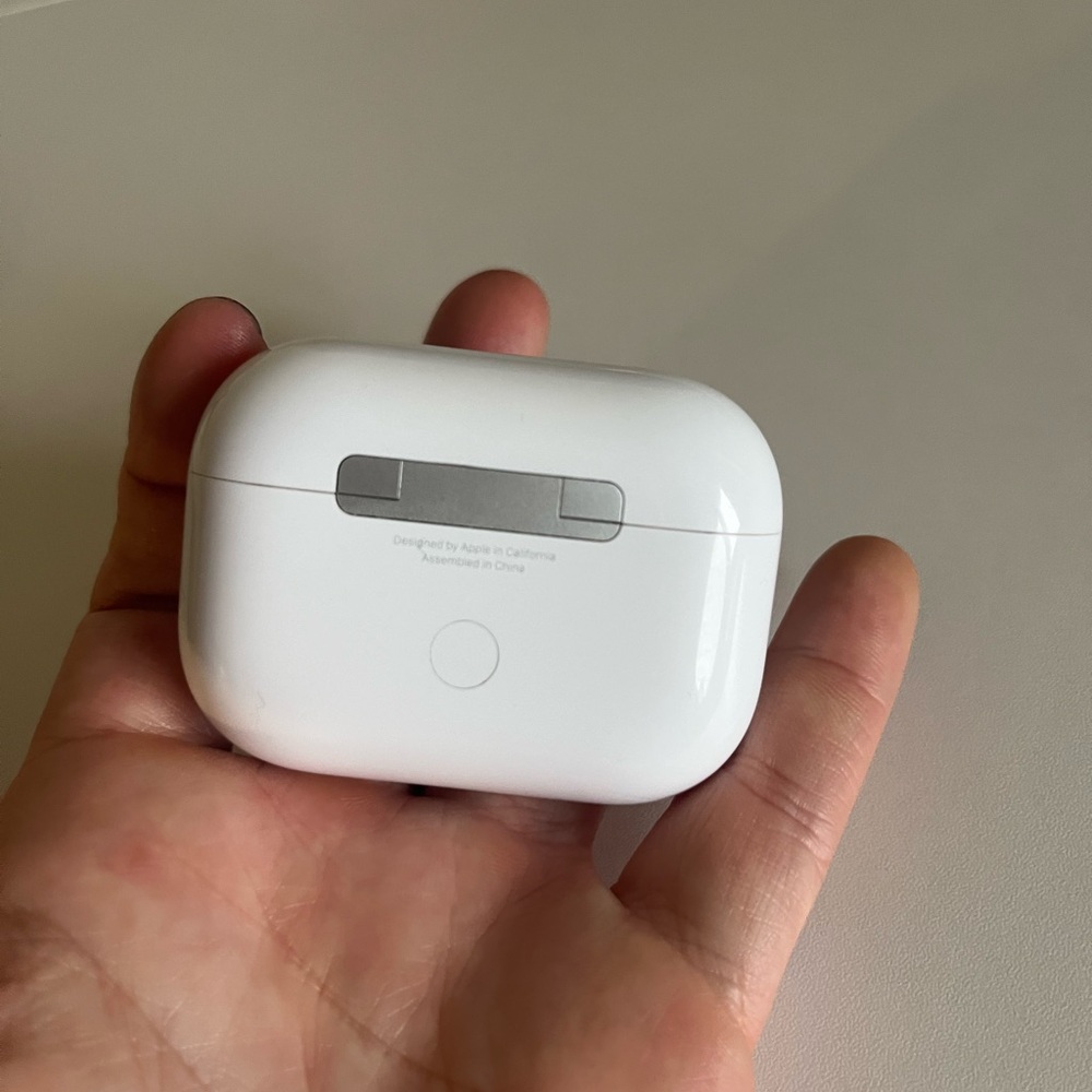 Apple AirPod Pro 2nd Gen L - Picture 4 of 8